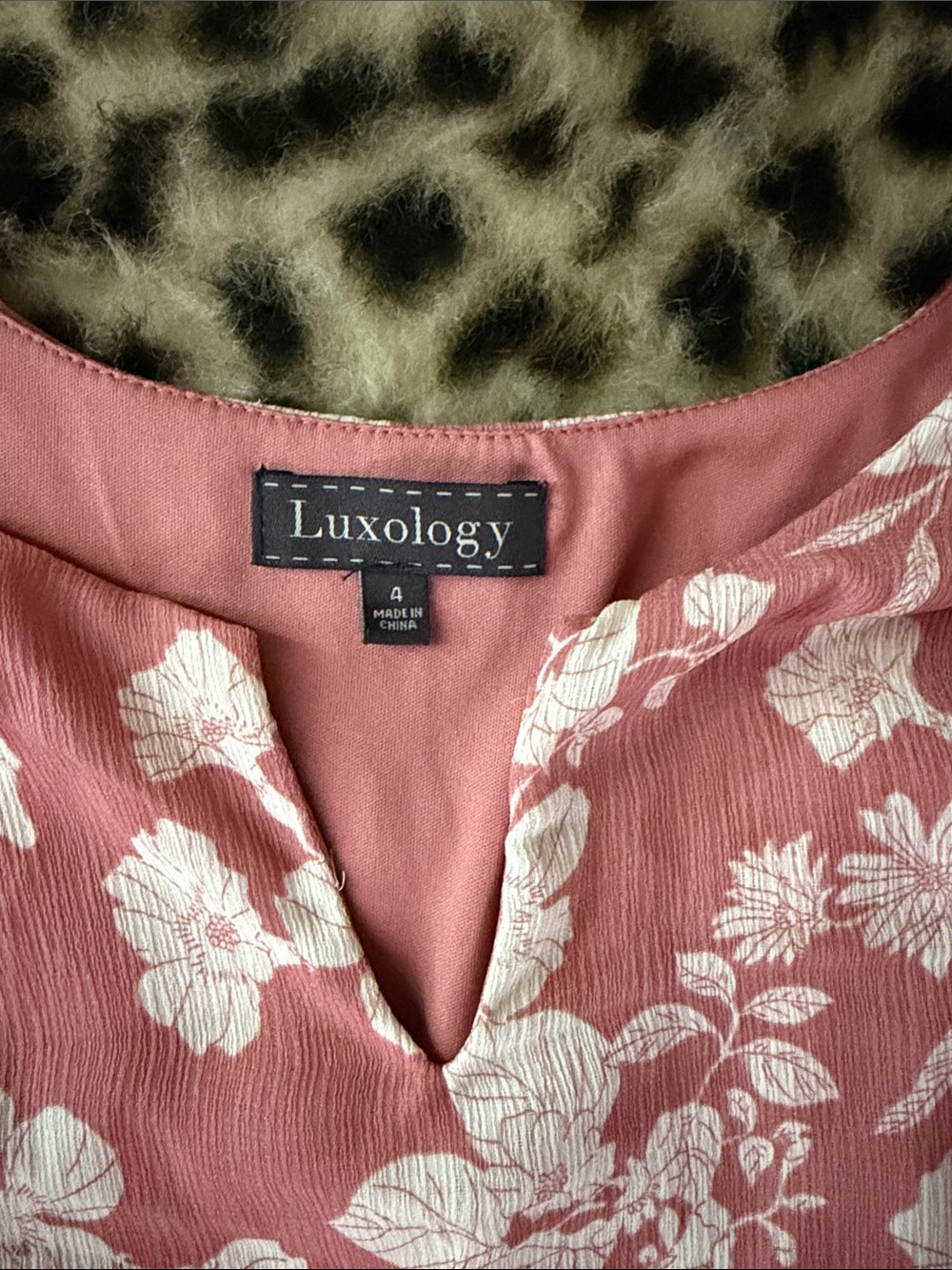 Luxology Rose-Pink Floral V-Neck dress - Picture 2 of 2